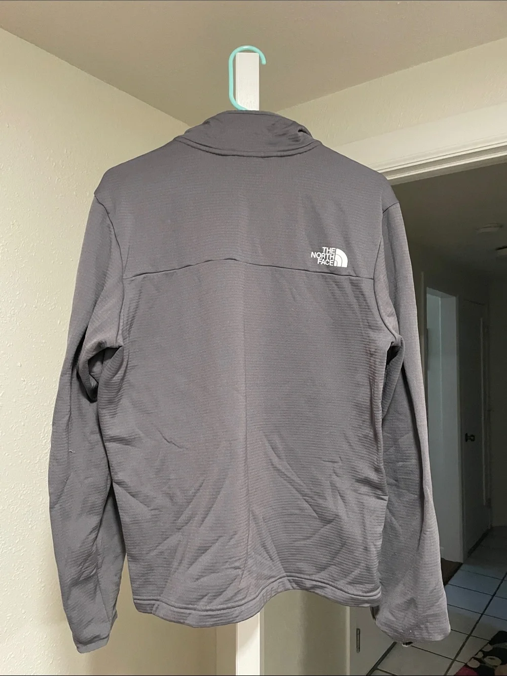 The North Face Men's Gray Quarter-Zip Lightweight Pullover